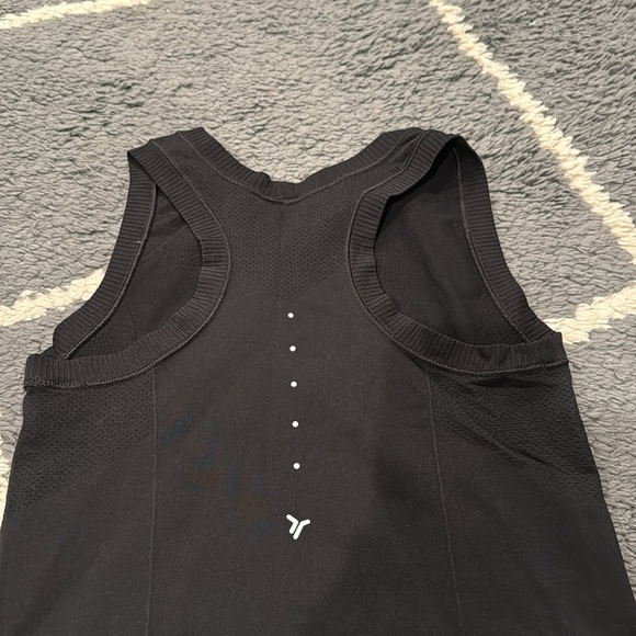 Old Navy Active Seamless Go Dry Tank - Picture 5 of 6